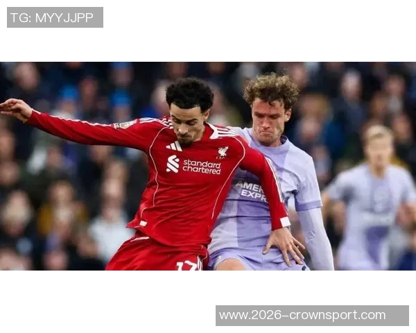 柯蒂斯琼斯在欧冠中展现出92传球成功率成为中场球员第三高的表现